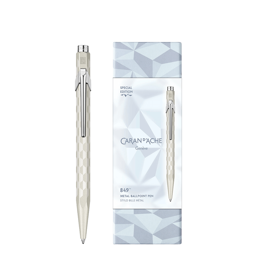 CARAN D'ACHE ΣΤΥΛΟ BALLPOINT ΜΑΥΡΟ ΜΕΛΑΝΙ ΜΕΤΑΛΙΚΟ ΣΕ ΧΑΡΤ. ΚΟΥΤΙ MEDIUM 849 LTD ALPINE FROST ΛΕΥΚΟ