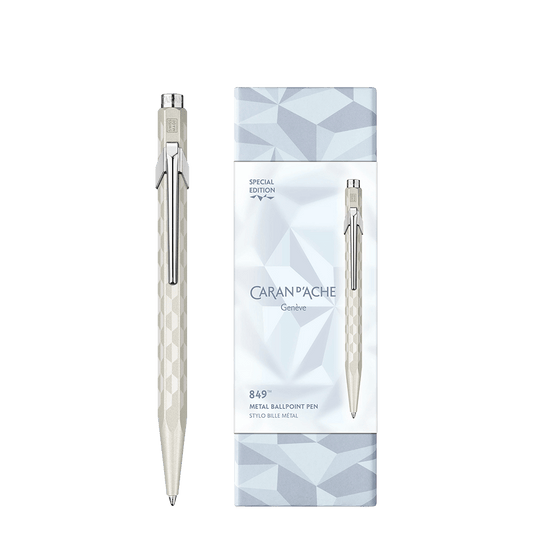 CARAN D'ACHE ΣΤΥΛΟ BALLPOINT ΜΑΥΡΟ ΜΕΛΑΝΙ ΜΕΤΑΛΙΚΟ ΣΕ ΧΑΡΤ. ΚΟΥΤΙ MEDIUM 849 LTD ALPINE FROST ΛΕΥΚΟ
